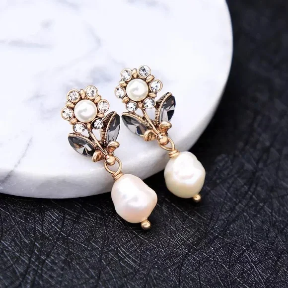 Fresh Pearl Flower Earrings NWT - Picture 4 of 6